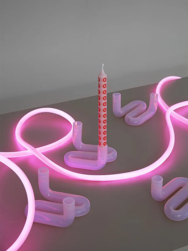 ola titular de la vela de color rosa