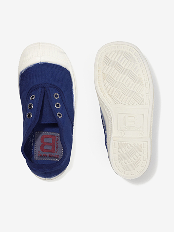 los niños cordones de tenis de color azul brillante
