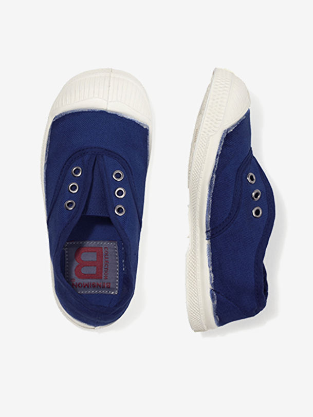 los niños cordones de tenis de color azul brillante