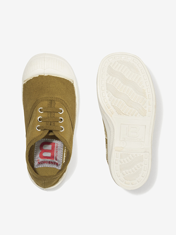 los niños cordones de tenis superávit