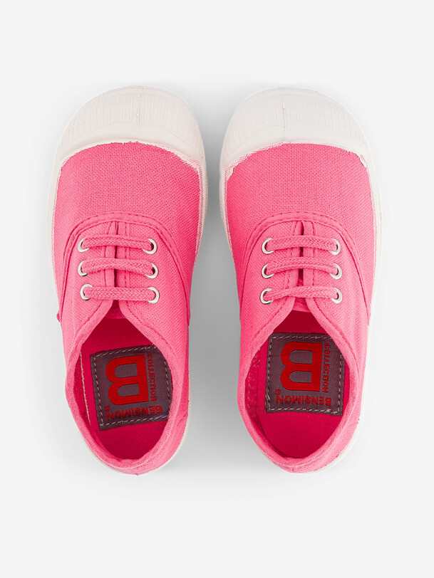 los niños cordones de los tenis de azalea