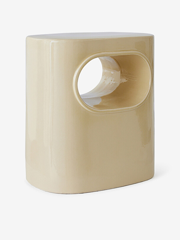 espacio crema lado del cuadro crema