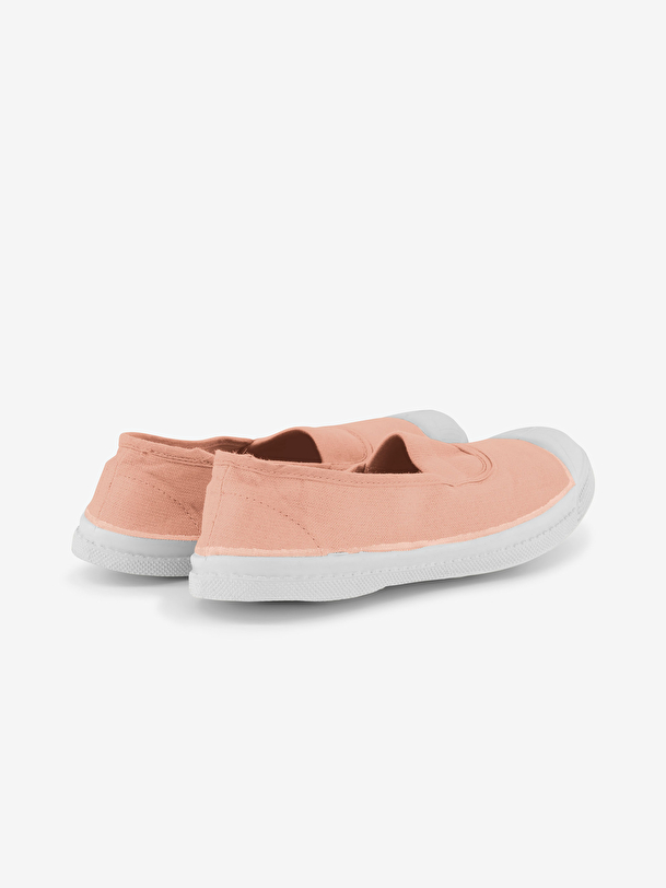 mujer elástica de tenis de color rosa