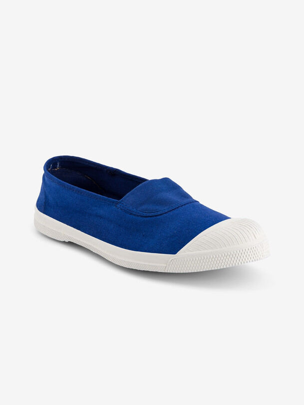 la mujer elástica de tenis de color azul brillante