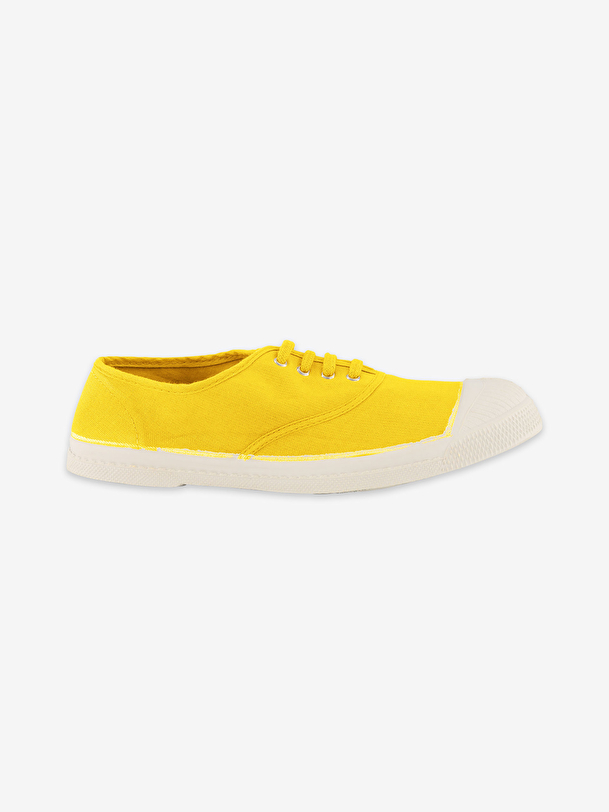 mujer de encaje-up de tenis soleil