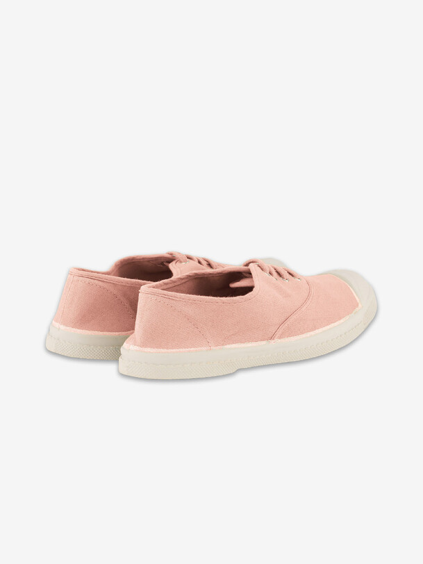 mujer de encaje-up de tenis rosa claro