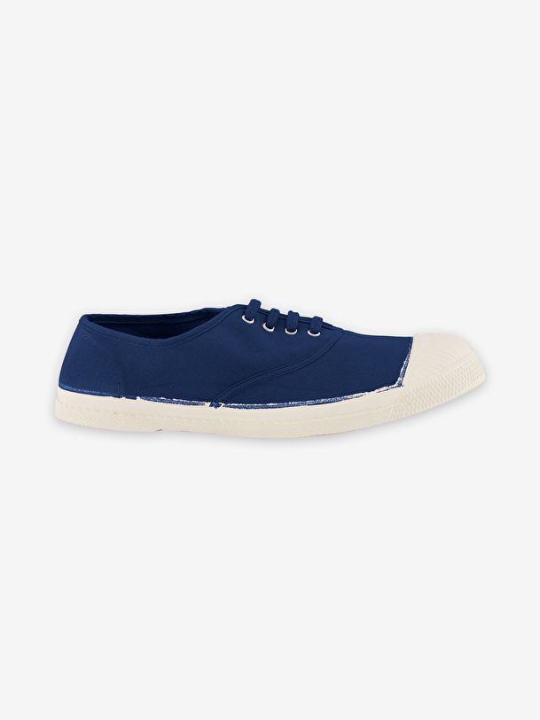 mujer de encaje-up de tenis indigo