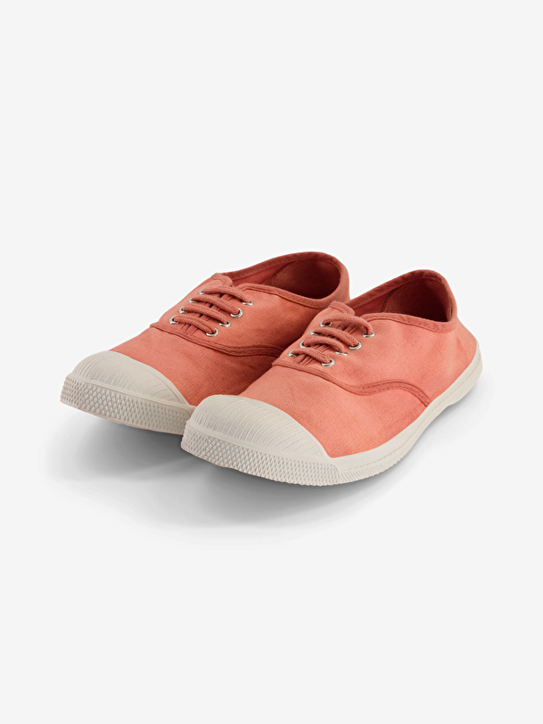 mujer de encaje-up de tenis de color rosa