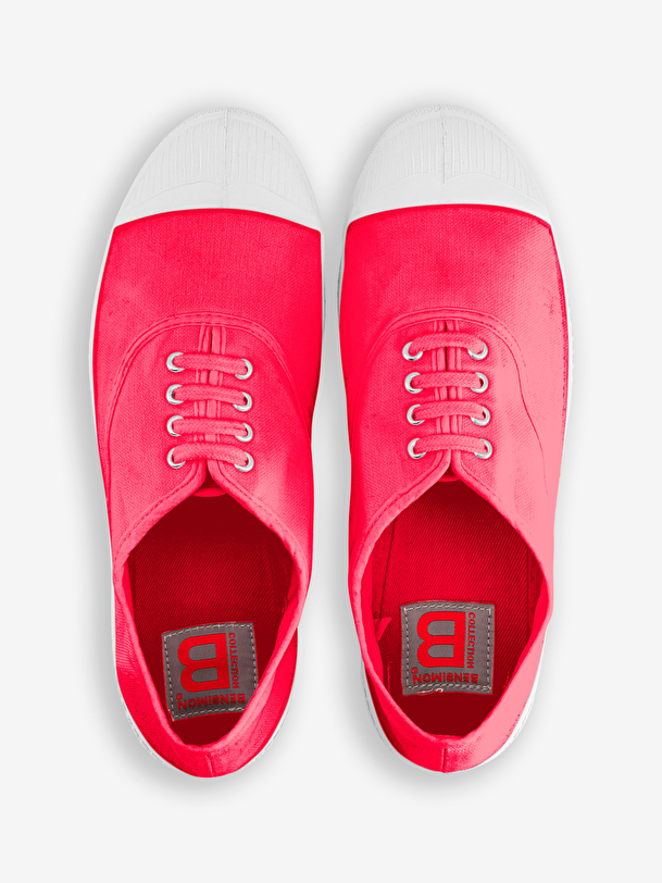 las mujeres cordones de los tenis de indian pink