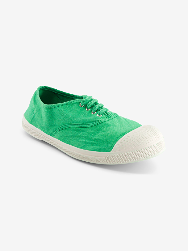 las mujeres cordones de los tenis de la pradera