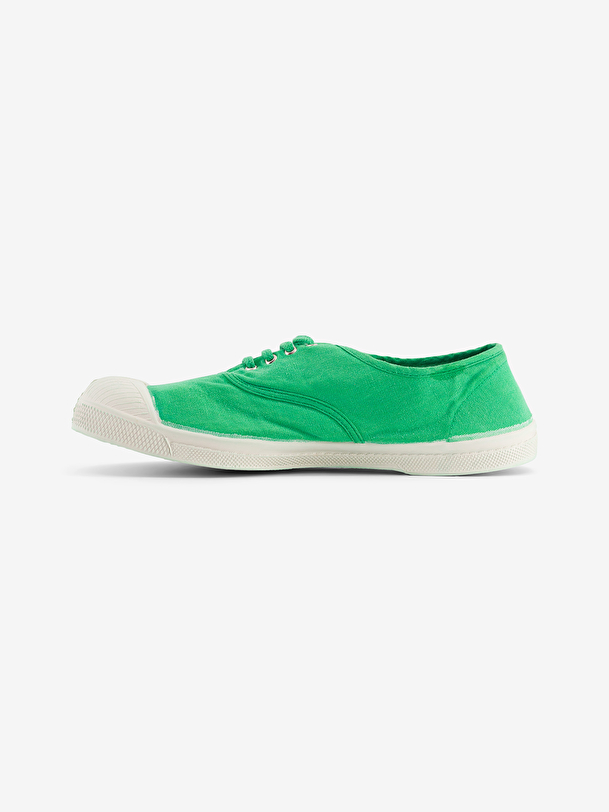 las mujeres cordones de los tenis de la pradera