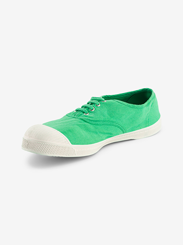 las mujeres cordones de los tenis de la pradera