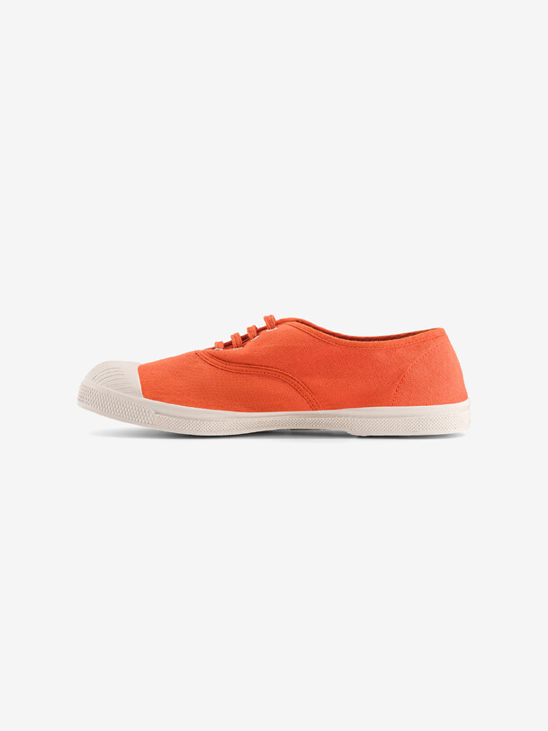 las mujeres cordones de los tenis de albaricoque