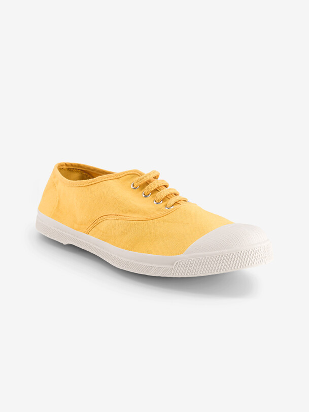 las mujeres cordones de los tenis de botón de oro