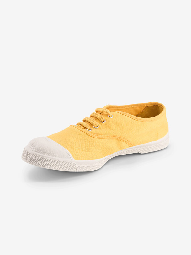 las mujeres cordones de los tenis de botón de oro