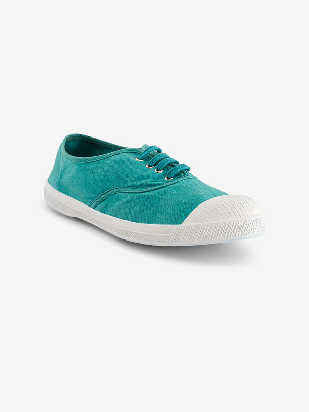 las mujeres cordones de los tenis de color turquesa