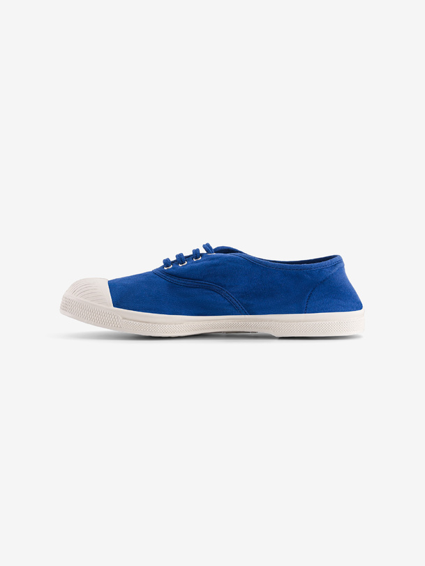 las mujeres cordones de los tenis de color azul brillante